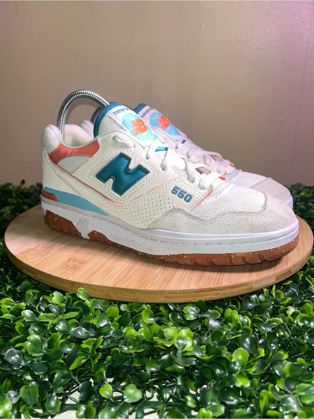 🔥 NEW BALANCE 550 “ SEA SALT VERDIGIS “ ATHLETIC SNEAKERS WMNS SZ 9 MENS SZ 7.5 - Picture 1 of 9